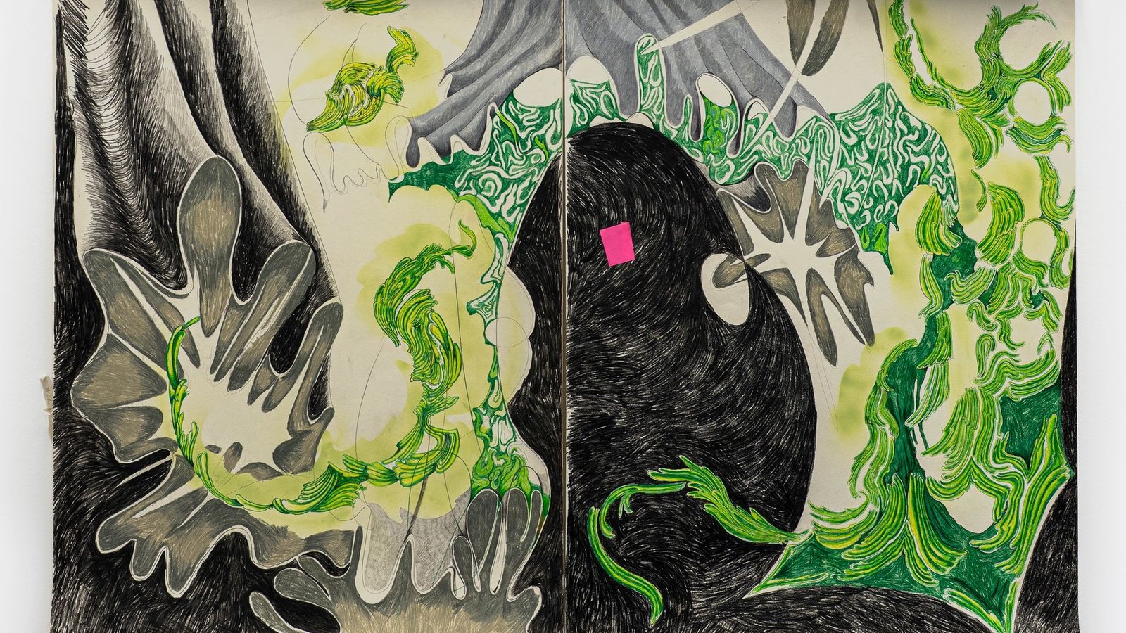 Vierdelig kunstwerk met zwarte inktlijnen en groene fluorescerende accenten op papier. Samengestelde compositie toont organische, plantaardi